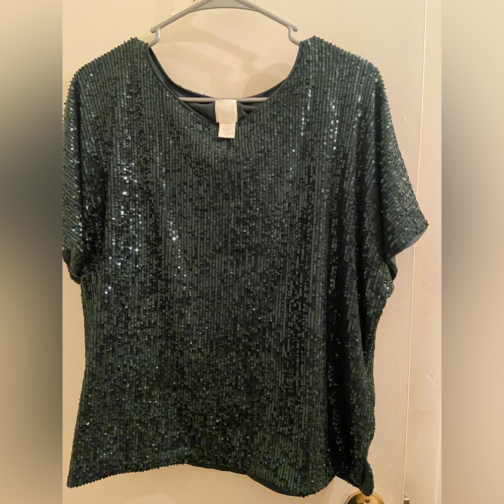 H&M sequined dark green top. Worn twice. T shirt style with side slit